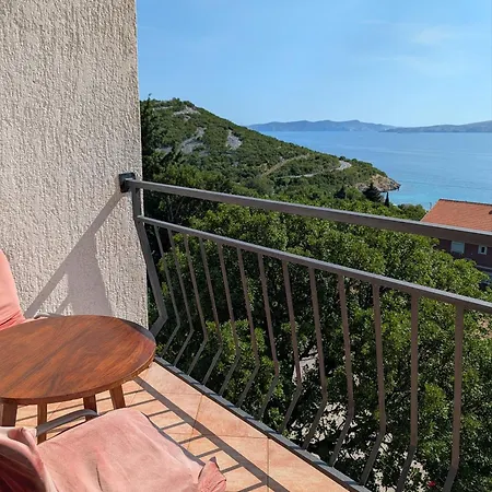 Mediterran Mit Meerblick Am Ca 180 Meter Luftlinie Vom *